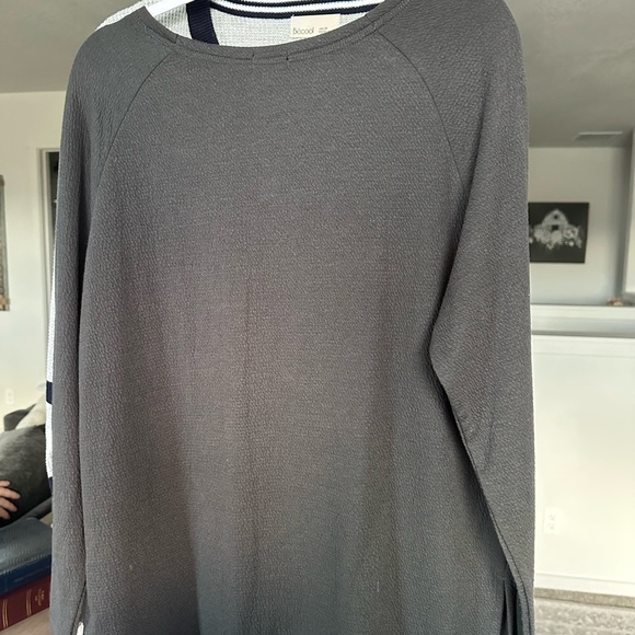 Multiple Women's Top - Picture 4 of 6